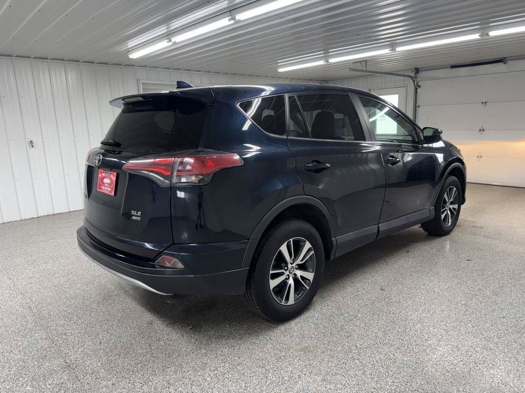 Used 2018 Toyota RAV4 XLE AWD/4WD image 6