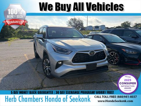 Used 2021 Toyota Highlander XLE AWD/4WD image 11
