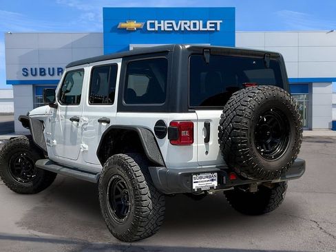 Used 2019 Jeep Wrangler Unlimited Sahara w/ Dual Top Group AWD/4WD image 3