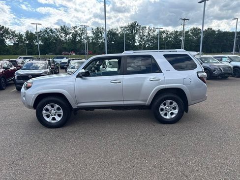 Used 2016 Toyota 4Runner SR5 AWD/4WD image 5