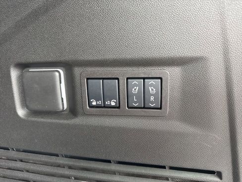 Used 2025 GMC Yukon Denali w/ Denali Reserve Package image 35