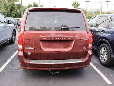 Used 2017 Dodge Grand Caravan SXT w/ Rear Park Assist Package FWD image 6
