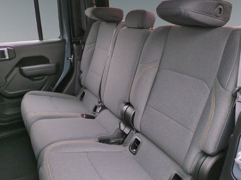 Used 2025 Jeep Gladiator Sport image 13