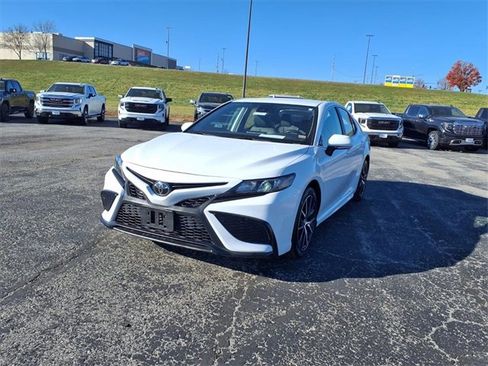 Used 2023 Toyota Camry SE image 29