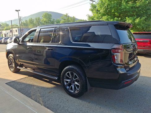 Used 2023 Chevrolet Suburban Z71 w/ Luxury Package AWD/4WD image 4