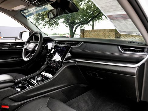 Used 2023 Jeep Grand Cherokee Laredo w/ Luxury Tech Group I image 24