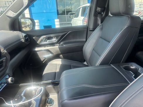 Used 2025 Chevrolet Silverado EV LT AWD/4WD image 16