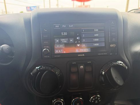 Used 2017 Jeep Wrangler Sahara AWD/4WD image 15