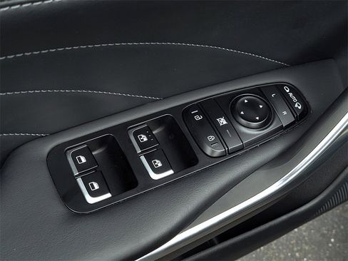 Used 2023 Kia Stinger GT2 image 13