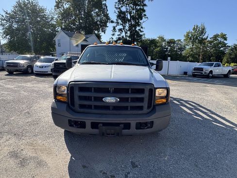 Used 2007 Ford F350 2WD Regular Cab DRW Super Duty image 3