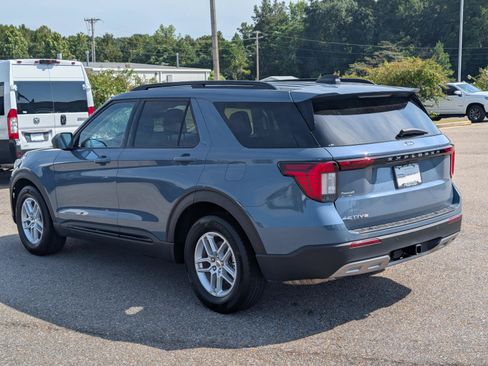 Used 2026 Ford Explorer Active w/ Active Comfort Package RWD image 3