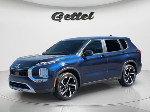 Used 2024 Mitsubishi Outlander SE image 1