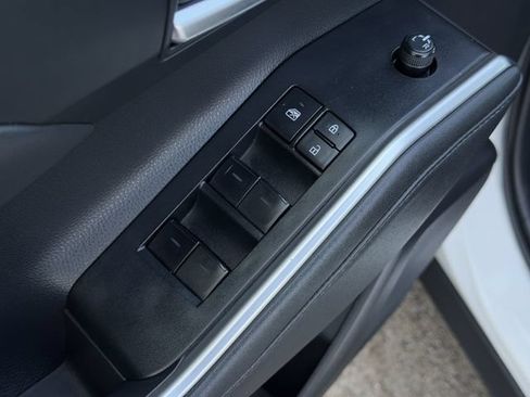 Used 2022 Toyota Highlander XLE FWD image 22