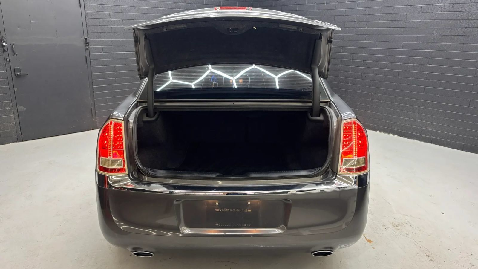 Used 2013 Chrysler 300 C RWD image 11
