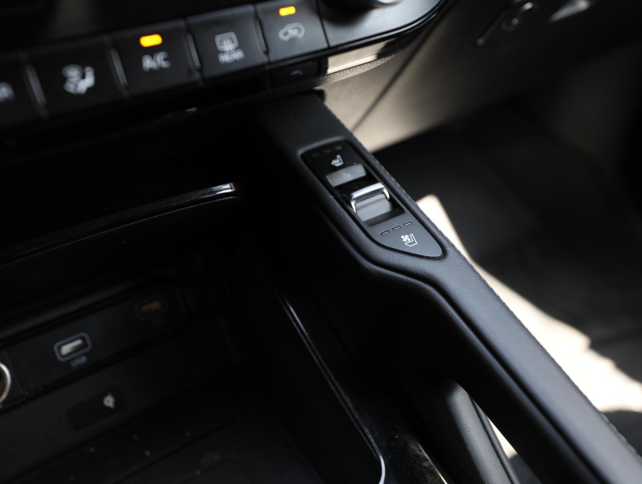 Used 2020 Kia Telluride EX w/ EX Premium Package AWD/4WD image 22