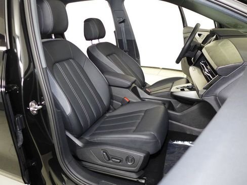 Used 2023 Audi Q4 e-tron Premium Plus w/ Premium Plus image 19