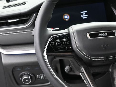 Used 2022 Jeep Grand Cherokee Overland image 27