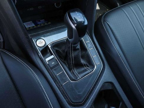 Certified 2023 Volkswagen Tiguan SE FWD image 18