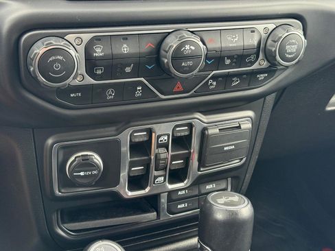 Used 2020 Jeep Wrangler Unlimited Sahara image 21