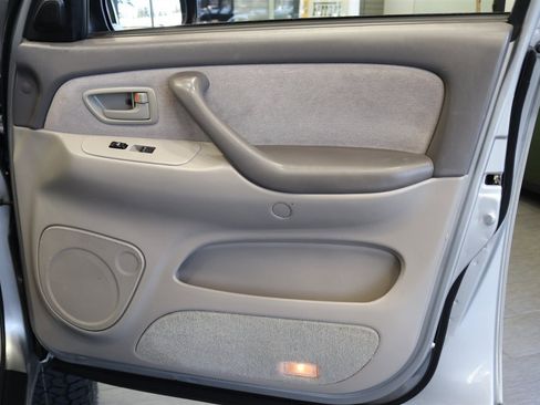 Used 2004 Toyota Sequoia SR5 image 63