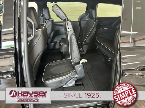 New 2026 Chrysler Pacifica Limited w/ S Appearance Package AWD/4WD image 39