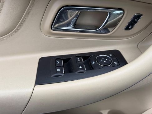 Used 2016 Ford Taurus SE image 17