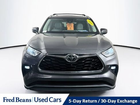 Used 2021 Toyota Highlander Limited AWD/4WD image 2