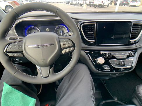 New 2026 Chrysler Pacifica Select w/ S Appearance Package image 15