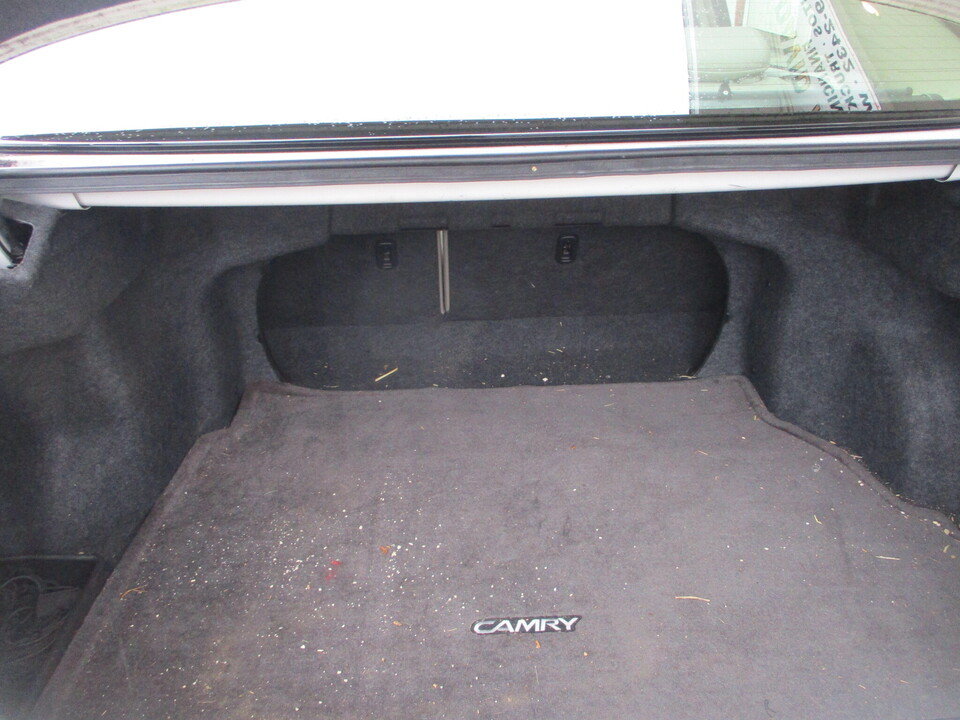 Used 2005 Toyota Camry XLE w/ VSC & Side Airbag Pkg FWD image 6