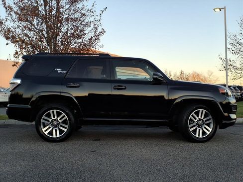 Used 2022 Toyota 4Runner TRD Sport image 2