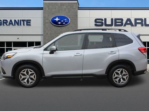 Used 2023 Subaru Forester Premium image 7