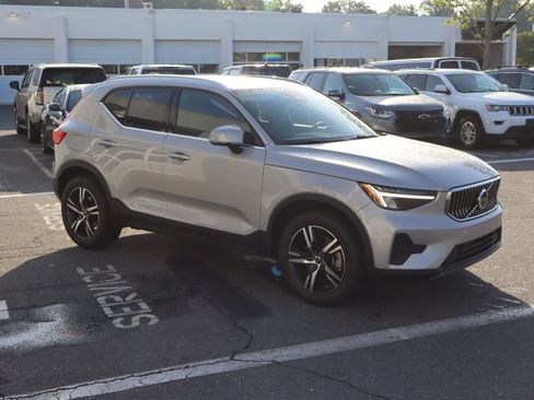 Used 2025 Volvo XC40 B5 Core AWD/4WD image 13