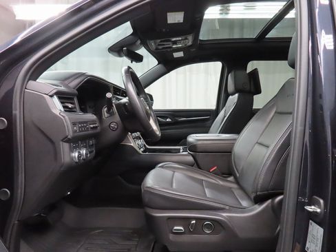 Used 2024 GMC Yukon XL Denali w/ Advanced Technology Package image 9