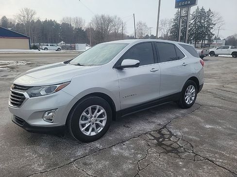 Certified 2020 Chevrolet Equinox LT w/ Driver Convenience Package image 3