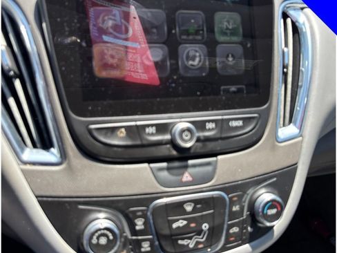 Used 2018 Chevrolet Malibu LT w/ Leather Package FWD image 15