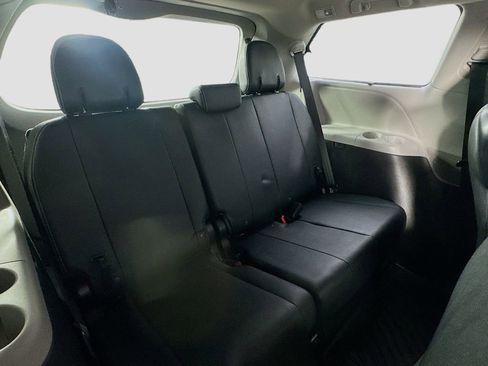Used 2018 Toyota Sienna SE w/ SE Preferred Package FWD image 33