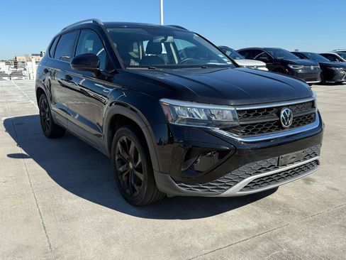 Used 2022 Volkswagen Taos SE image 7