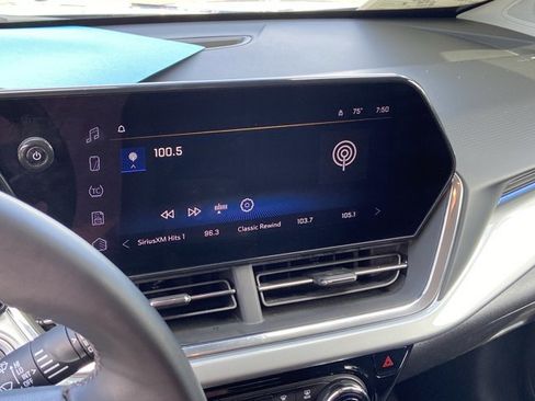 Used 2025 Chevrolet Trax LT w/ LT Convenience Package FWD image 37