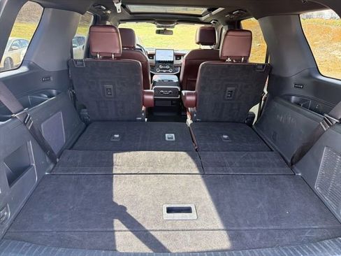 Used 2024 Ford Expedition Limited image 11