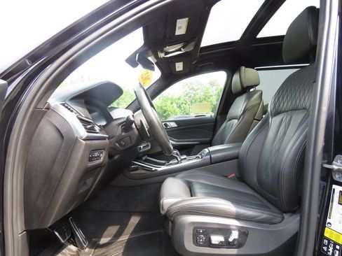 Used 2022 BMW X7 M50i w/ Dynamic Handling Package AWD/4WD image 10