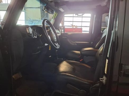 Used 2017 Jeep Wrangler Unlimited Sahara AWD/4WD image 18