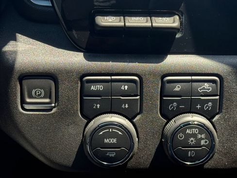 Used 2024 Chevrolet Silverado 1500 High Country w/ High Country Premium Package AWD/4WD image 23