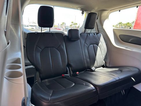 Used 2022 Chrysler Pacifica Touring-L FWD image 31
