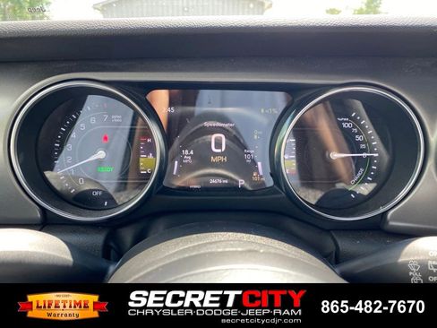 Used 2023 Jeep Wrangler Unlimited w/ Sun & Screen Package AWD/4WD image 18