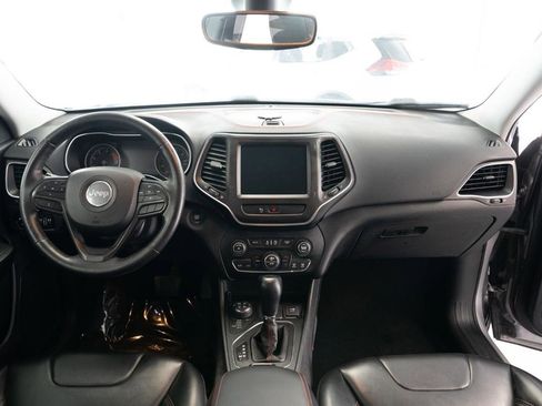 Used 2019 Jeep Cherokee Trailhawk w/ Cold Weather Group AWD/4WD image 13