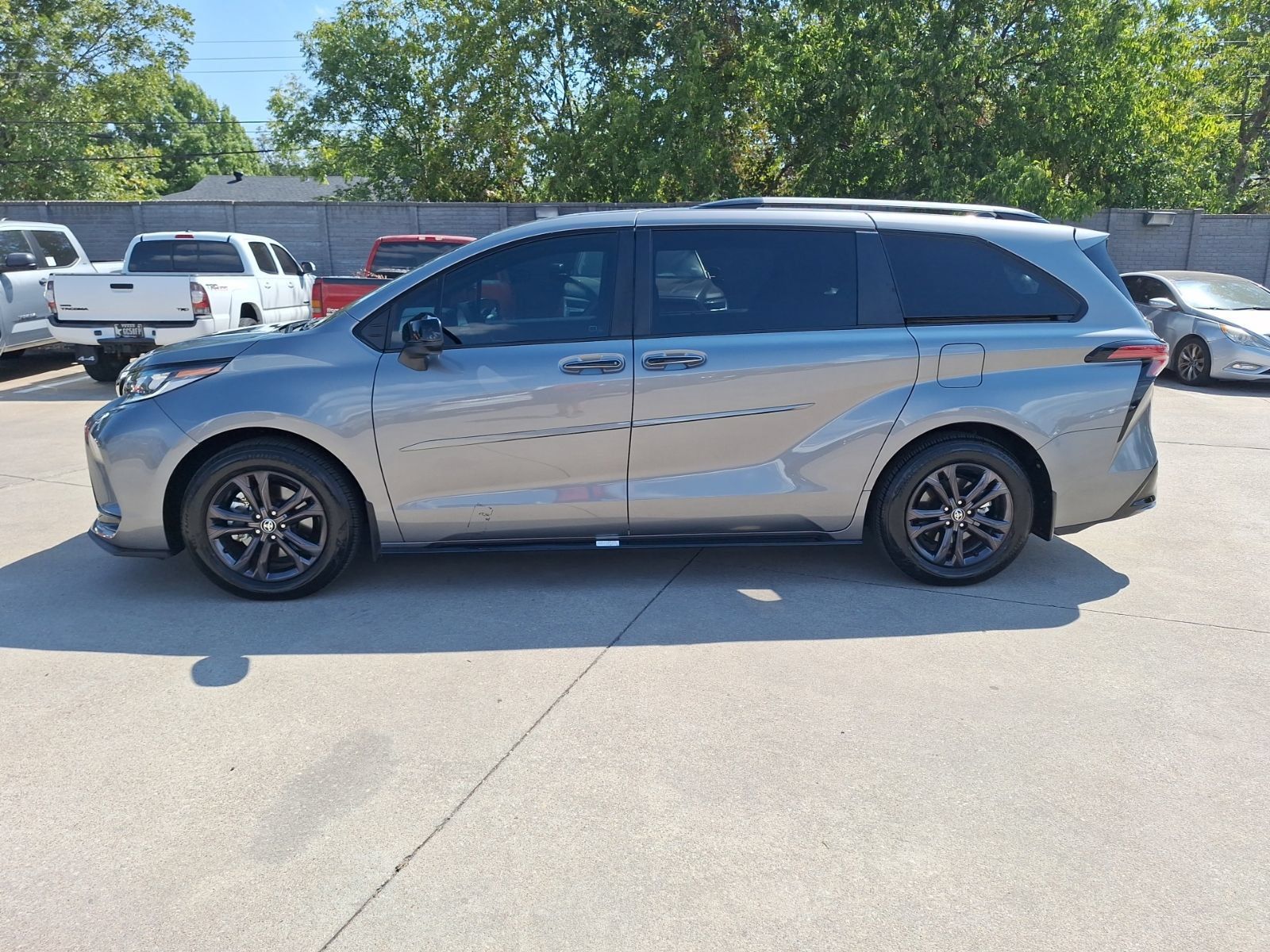 Used 2026 Toyota Sienna XSE AWD/4WD image 3