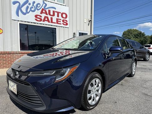 Used 2023 Toyota Corolla LE w/ Carpet Mat Package (TMS) FWD image 2