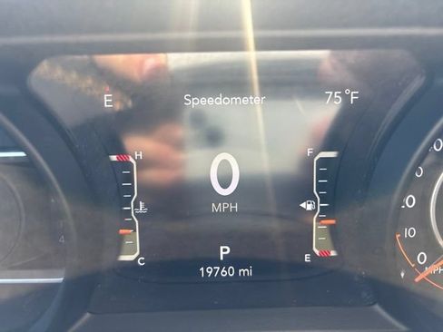 Used 2024 Jeep Wrangler Unlimited Sahara w/ Dual Top Group AWD/4WD image 9