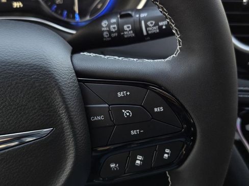 New 2026 Chrysler Pacifica Limited image 23