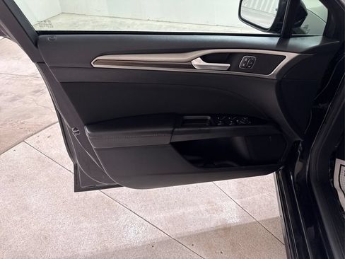 Used 2020 Ford Fusion SEL FWD image 33